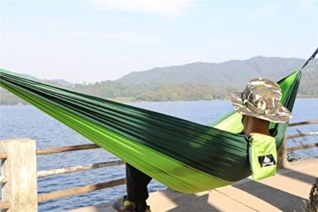 NatureFun Ultraleichte Camping Hängematte / 300kg Tragfähigkeit, （300 x 140 cm) Atmungsaktiv, schnell trocknende Fallschirm Nylon / Enthalten 2 x Premium Karabinerhaken 2x Nylonschlingen / Fürs Freie oder einen Innengarten / 100% Geld zurück Garantie - 