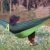 NatureFun Ultraleichte Camping Hängematte / 300kg Tragfähigkeit, （300 x 140 cm) Atmungsaktiv, schnell trocknende Fallschirm Nylon / Enthalten 2 x Premium Karabinerhaken 2x Nylonschlingen / Fürs Freie oder einen Innengarten / 100% Geld zurück Garantie - 