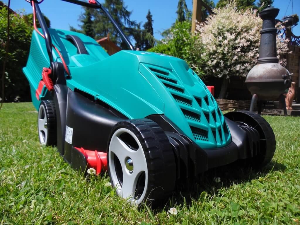 Akku Rasenmäher für große Flächen